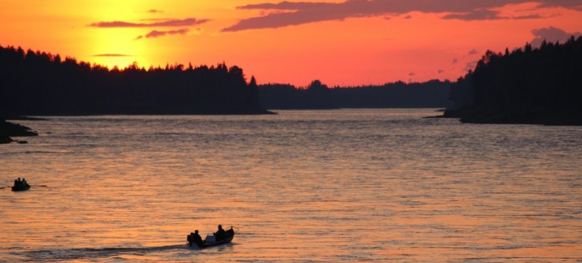 Lakeside Midnight Sun & Sauna In Summer