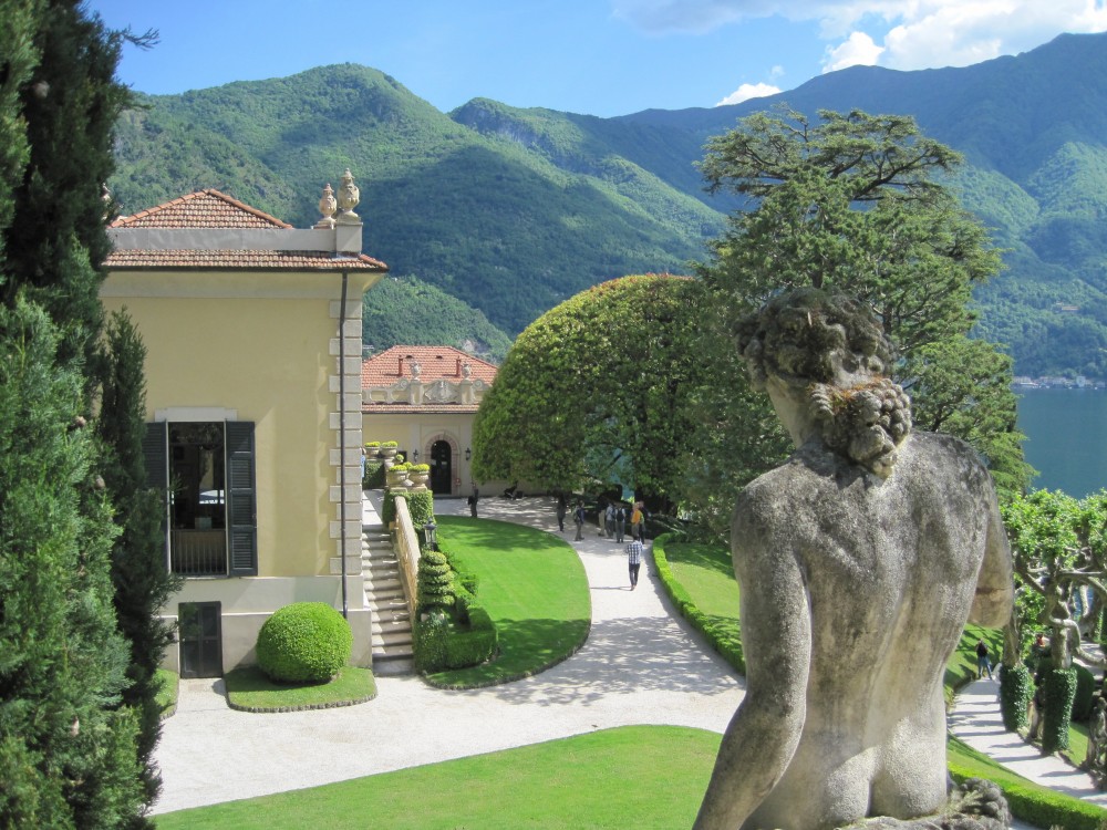 Villas of Lake Como Walking & Boating Private Day Tour from Milan