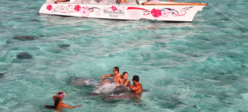 Polynesian Outrigger Canoe Tour with Eco Snorkeling & Lunch