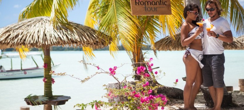 Polynesian Outrigger Canoe Tour with Eco Snorkeling & Lunch