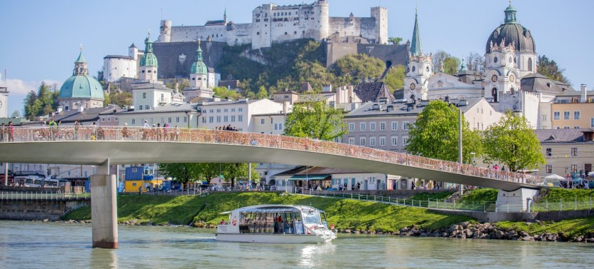 River Cruise & Best of Mozart Fortress Concert with Dinner