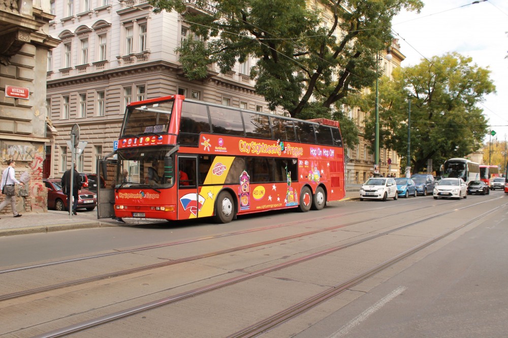 city tour prague bus