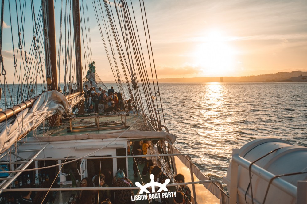 3-Hour Lisbon Day Boat Tour On Tagus River