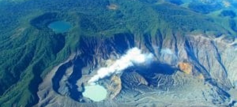 Private Tour: Great Flight Over Poás or Irazu Volcano
