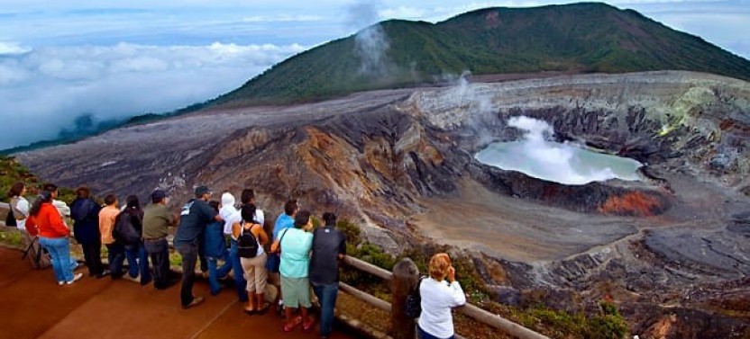 Private Tour: Poás Volcano and La Paz Waterfall Gardens