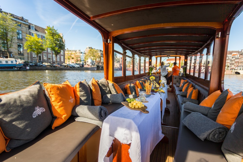salonboot canal tour amsterdam
