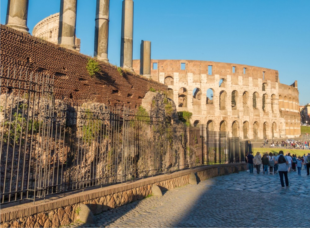 Hop On Hop Off Rome + Colosseum, Forum Guided Tour