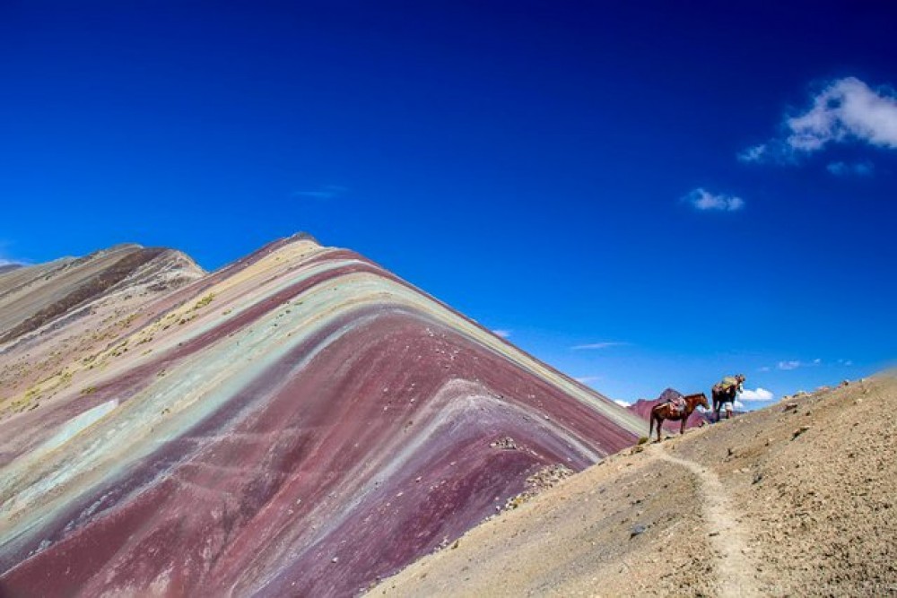 Private Trekking the Rainbow Mountain & Red Valley with Lunch