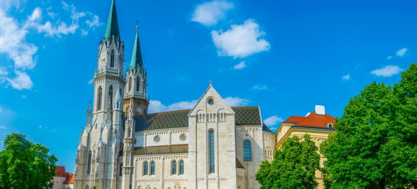Private Drive: Trip Klosterneuburg and Kreuzenstein from Vienna