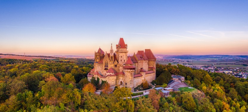 Private Drive: Trip Klosterneuburg and Kreuzenstein from Vienna