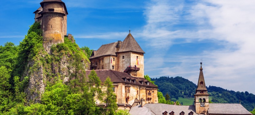 Private Drive: Trip to Oravsky Hrad from Vienna