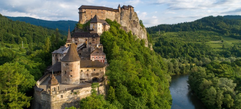 Private Drive: Trip to Oravsky Hrad from Vienna