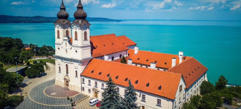 Private Drive: Trip to Tihany Abbey and Balatonfured from Vienna