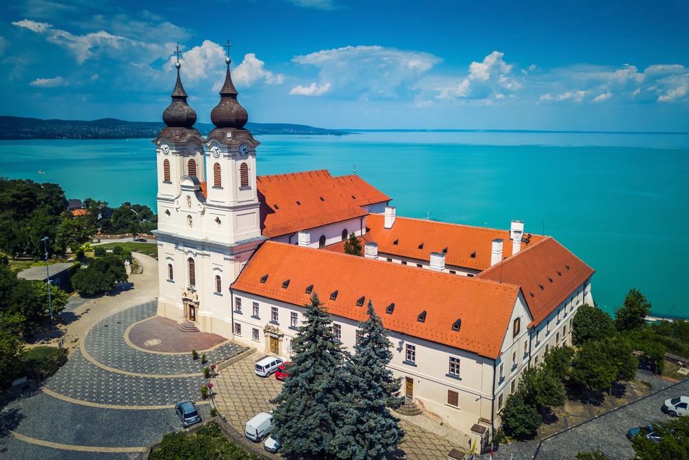 Private Drive: Trip to Tihany Abbey and Balatonfured from Vienna