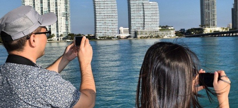 Miami Biscayne Bay Skyline & Celebrity Mansions Boat Tour