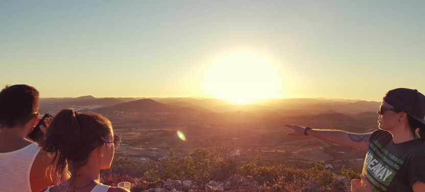 Sunset Jeep Safari with Dinner in Algarve