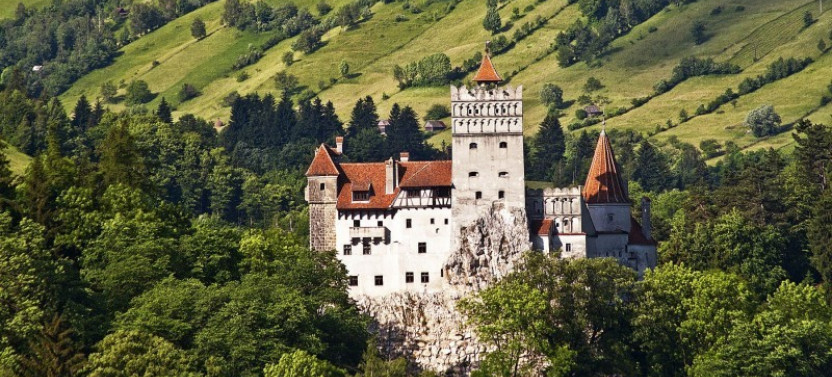 Private Day Trip from Giurgiu to Peles, Bran Castle and Brasov