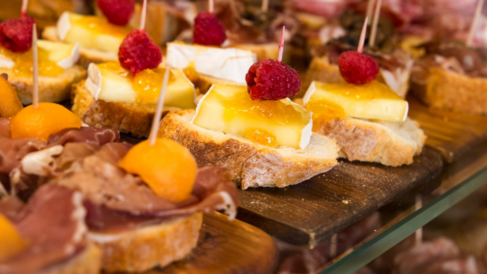 Private Rialto Market & Secret Venice Tour with Cicchetti & Wine