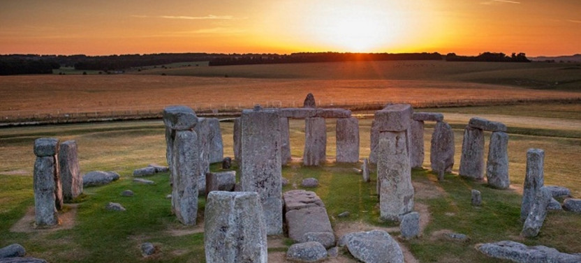 Stonehenge Inner Circle Access with Windsor Town (Early Depart) from London