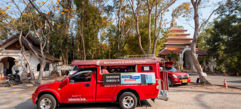 Private Chiang Mai: Doi Suthep & Wat Pha Lat by Local Red Truck