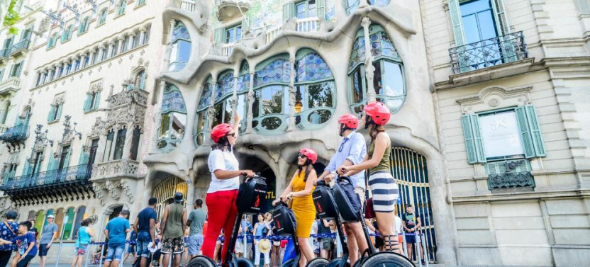 2.5 Hour Gaudí Segway Tour