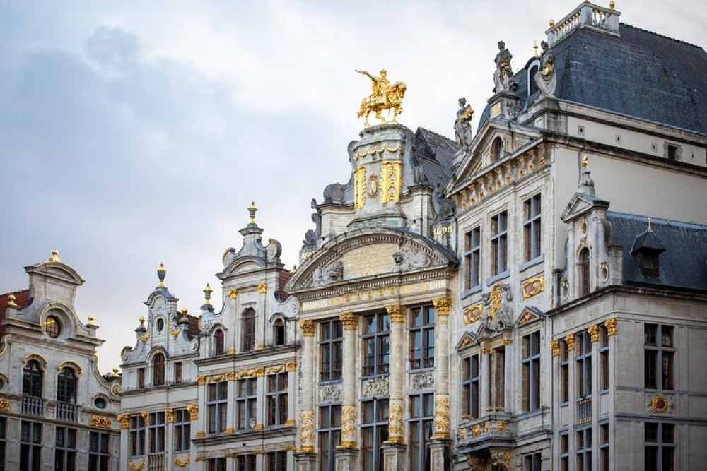Brussels Highlights Walking and Bus Tour w/ Waffles