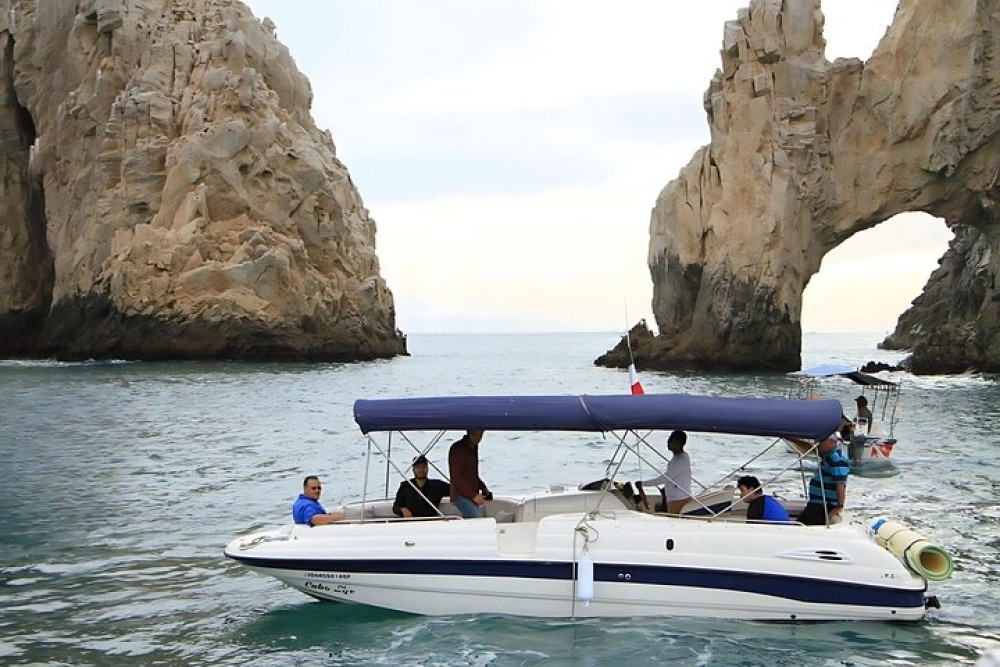 Cabo Yacht Tour to Lovers or Pelícano Beach & Beach Time