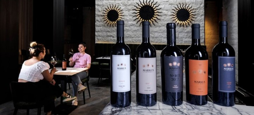 Evening Private Tour of Split and Blind Date with Wine