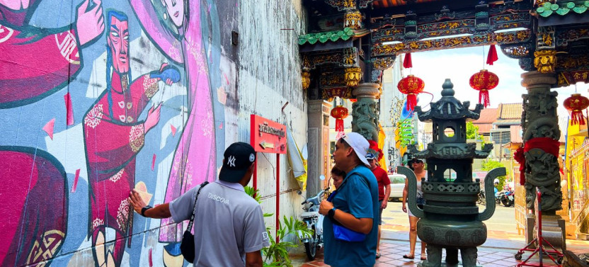 Phuket: Private City Tour and Cooking Class with Phothong Ride