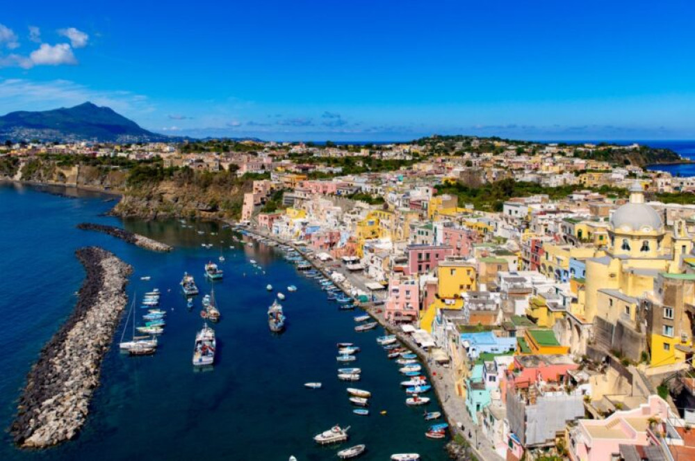 VIP Capri Dining Experience & Aperitif with Luxury Yacht Transfer