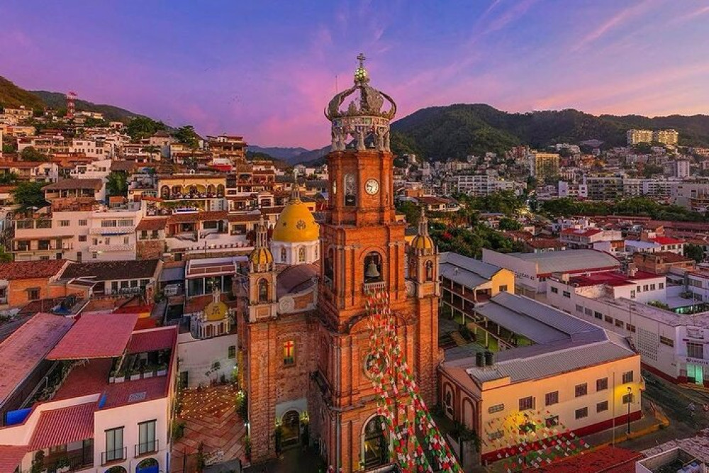 Puerto Vallarta City Tour with Visit to Los Veranos
