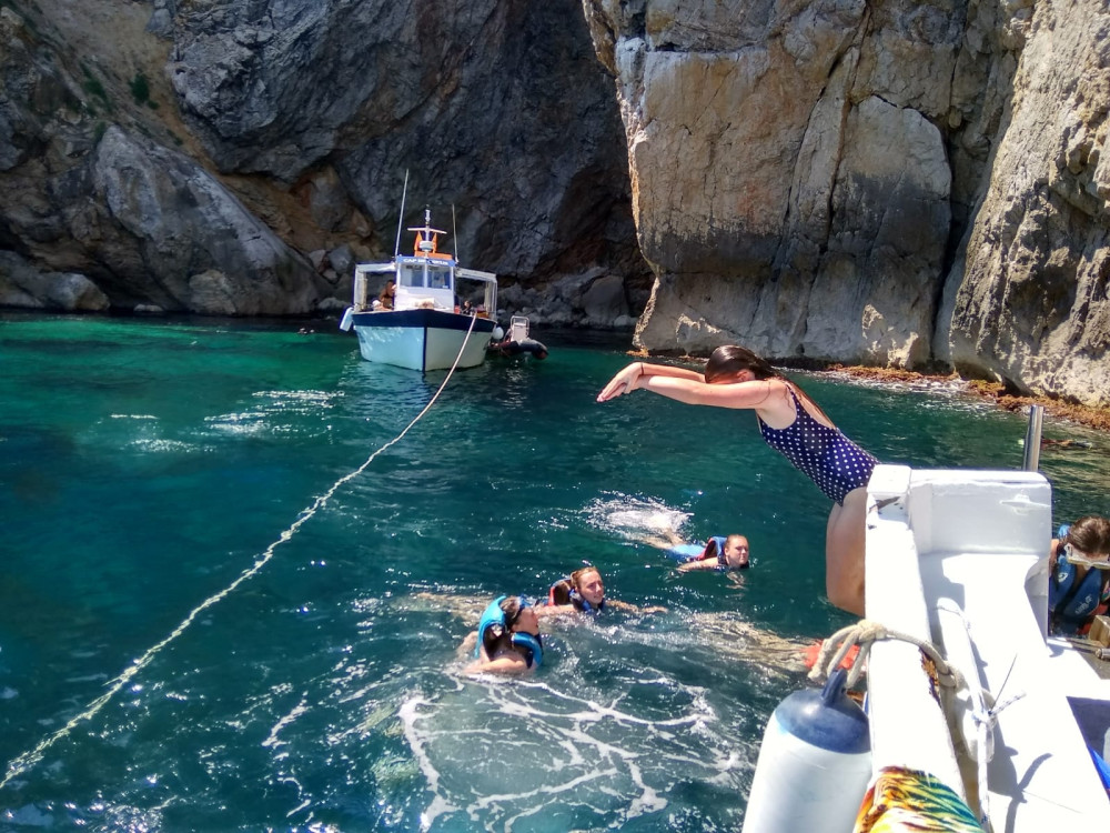 Boat Swim Experience in Montgrí Natural Park and Medes Islands