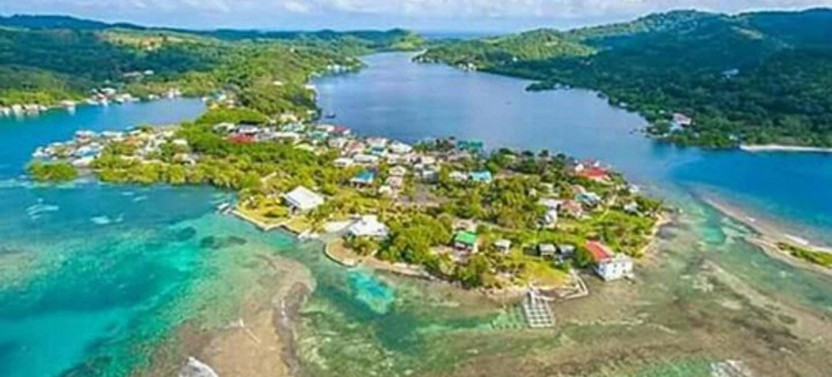 Roatan Island Cities Tour with Private Beach Club Access Pass