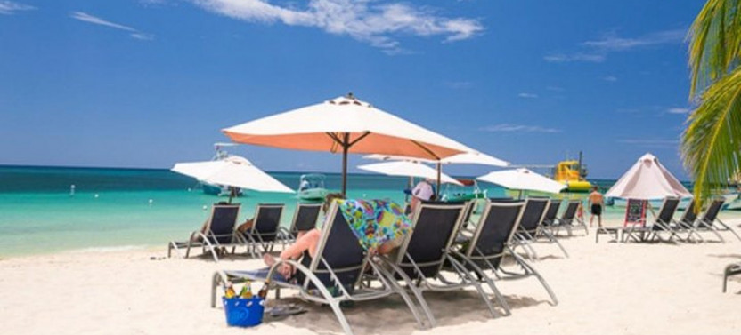 Roatan Island Cities Tour with Private Beach Club Access Pass