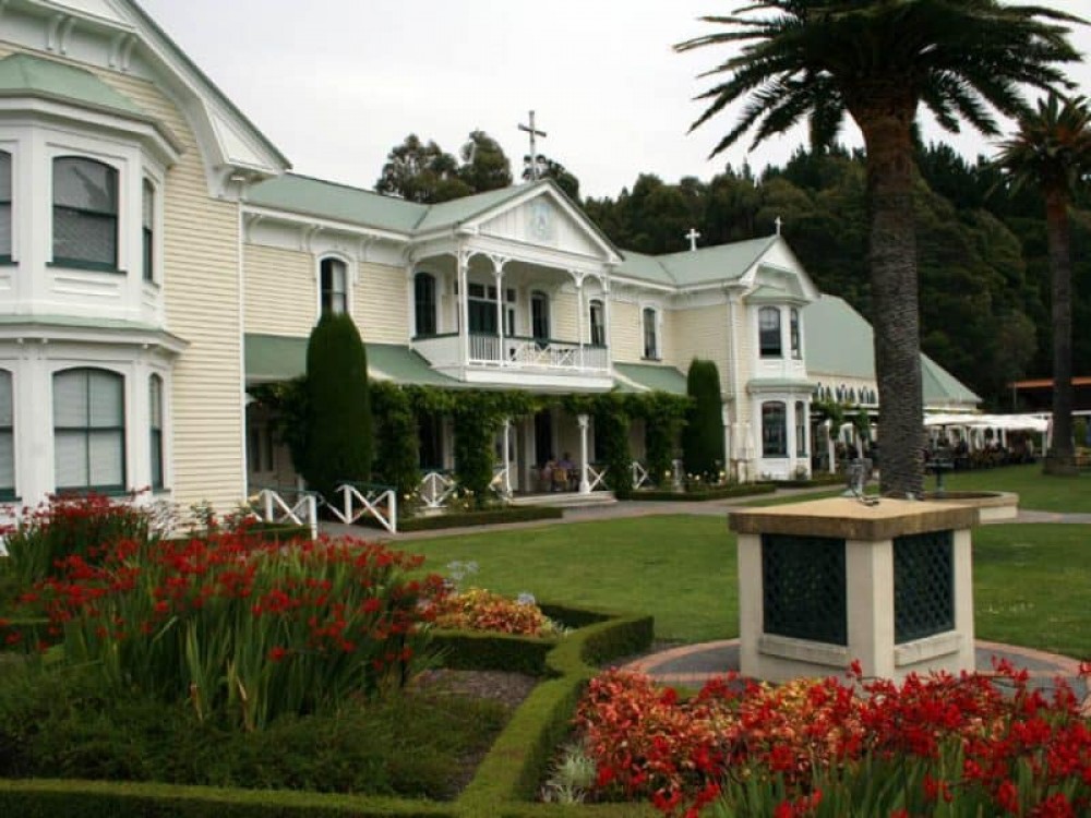 Napier Shore Excursion: Wine, Beer and Art Deco Tour