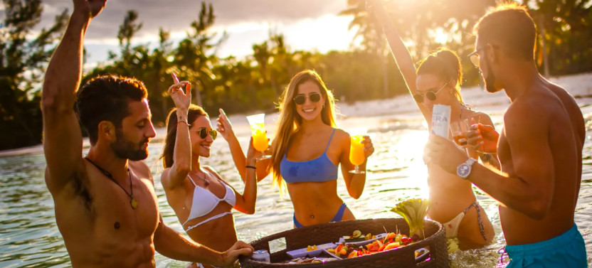 Private Charter in Puerto Vallarta: Coast & Fun 4-Hrs on the 51