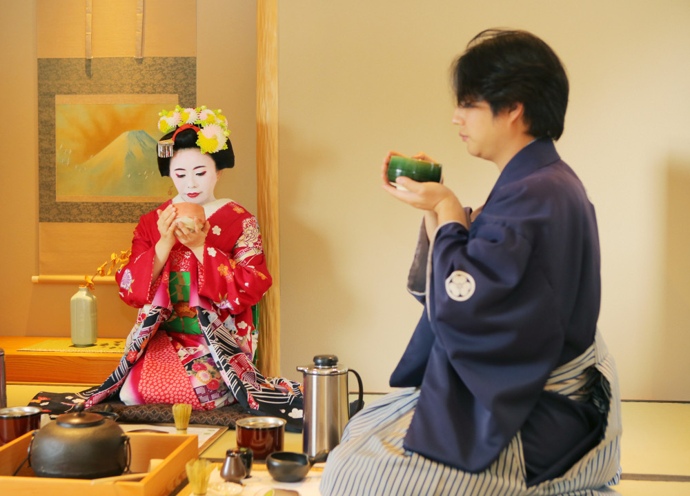 Tea Ceremony Experience with Maiko or Samurai Dress-Up in Kyoto