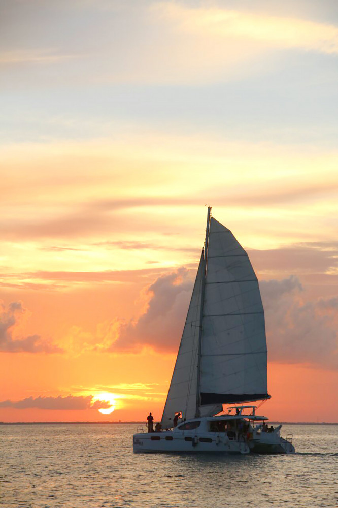 sunset boat tour cancun