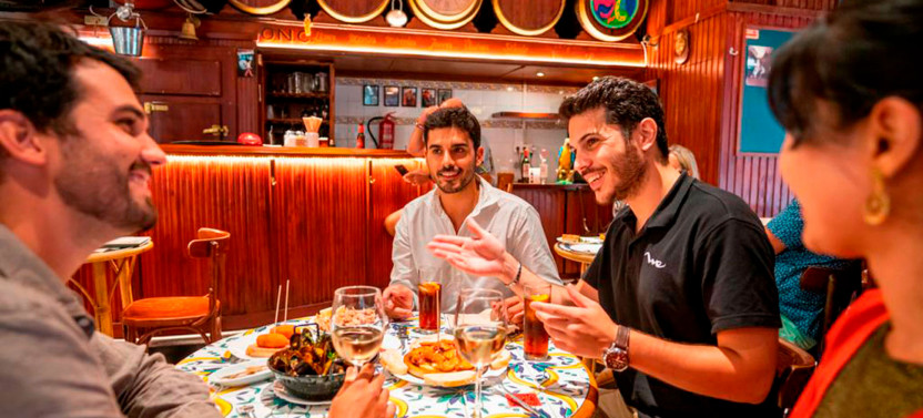 Private Barcelona Old Town Walking Tour, Flamenco Show & Tapas Tour