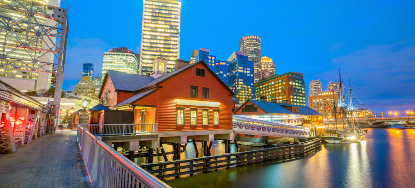 Private Sunset Boston Harbor Cruise with Cocktails