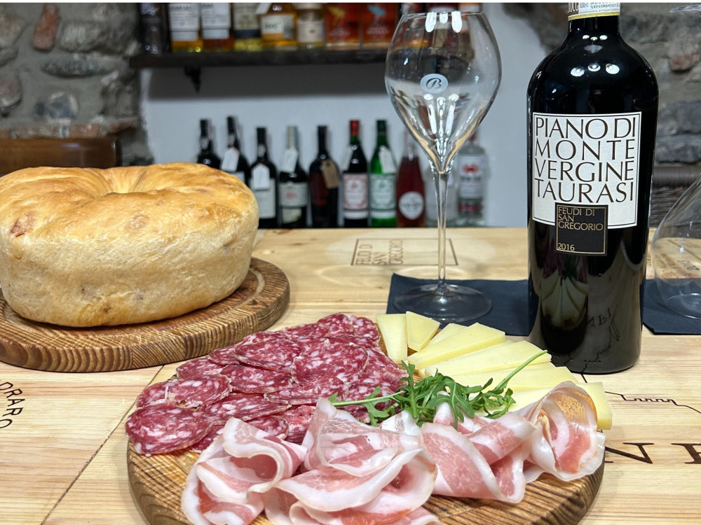Small Group Wine Tasting with Food Pairing at Lake Como
