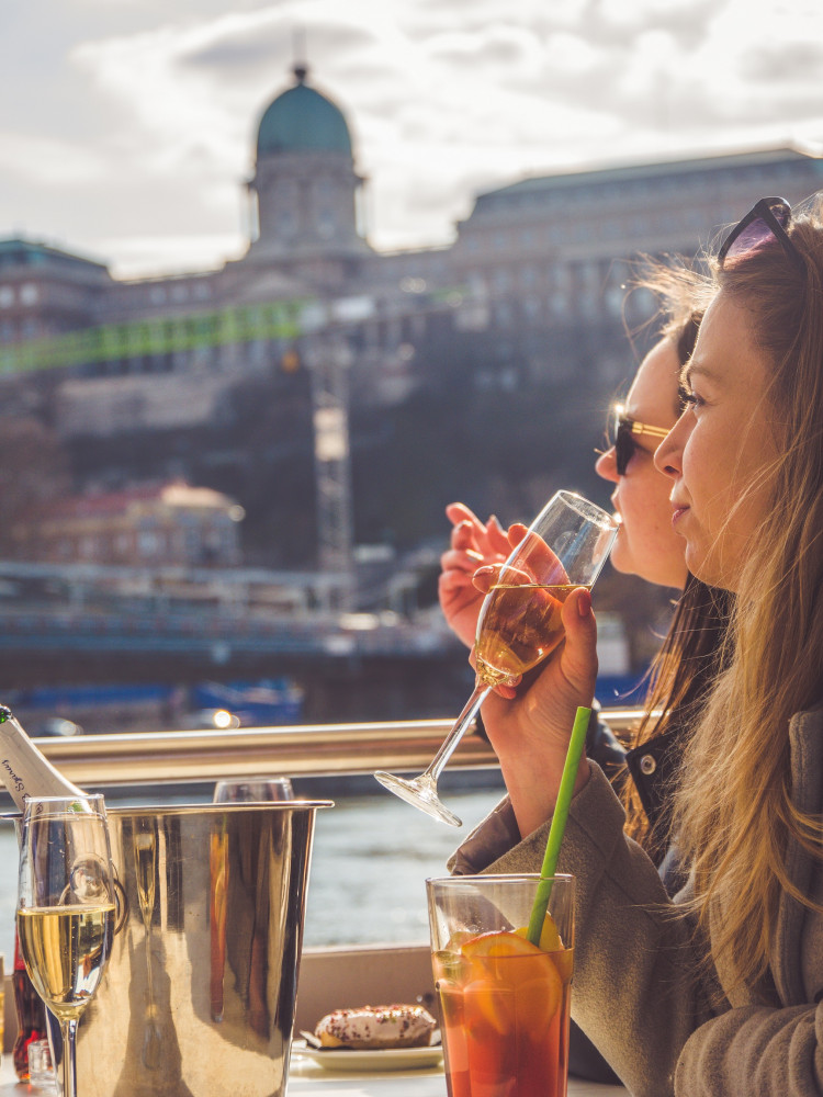 Cocktail Cruise Downtown Budapest