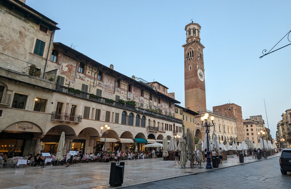 Small Group 1.5 Hour Food Tour In Verona With Tastings & Sightseeing