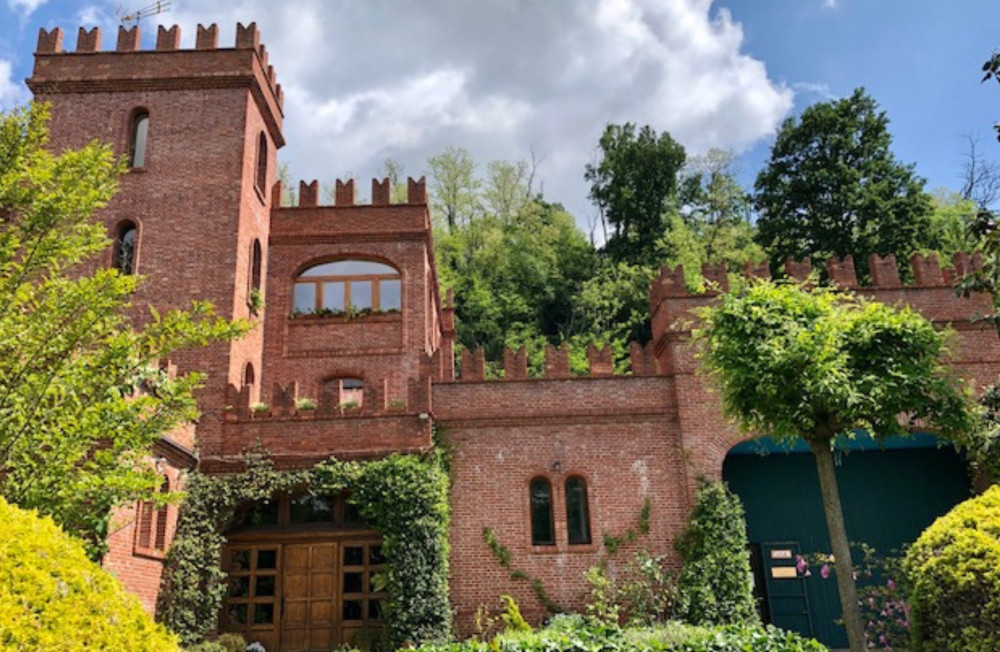 Small Group Castle Winery Tour & Tasting near Lake Maggiore
