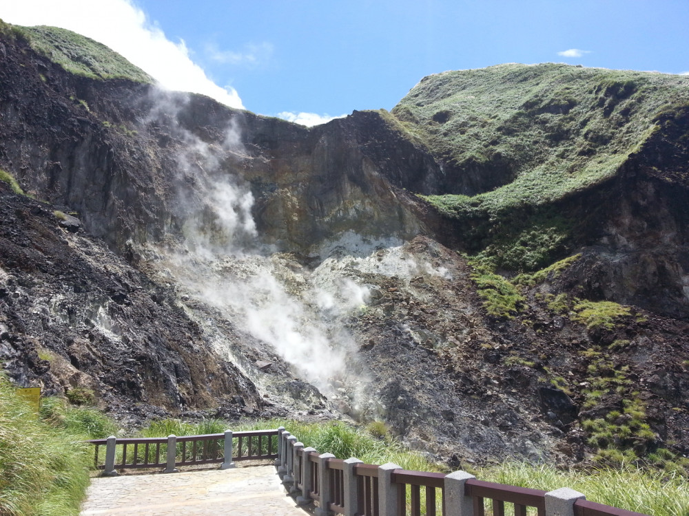 Beitou and Yangmingshan Day Tour from Taipei