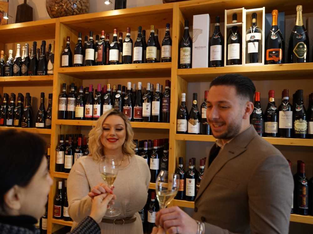 Small Group: Easy Wine Tasting in Turin City Center