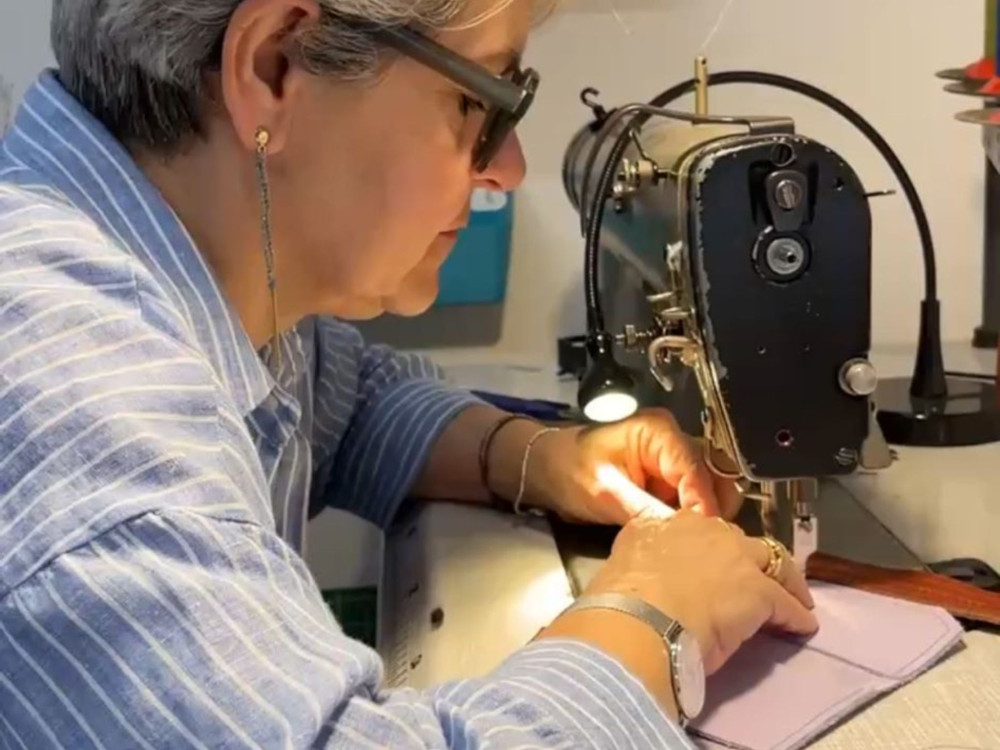 Small Group: Leather Wallet-Making Workshop in Verona