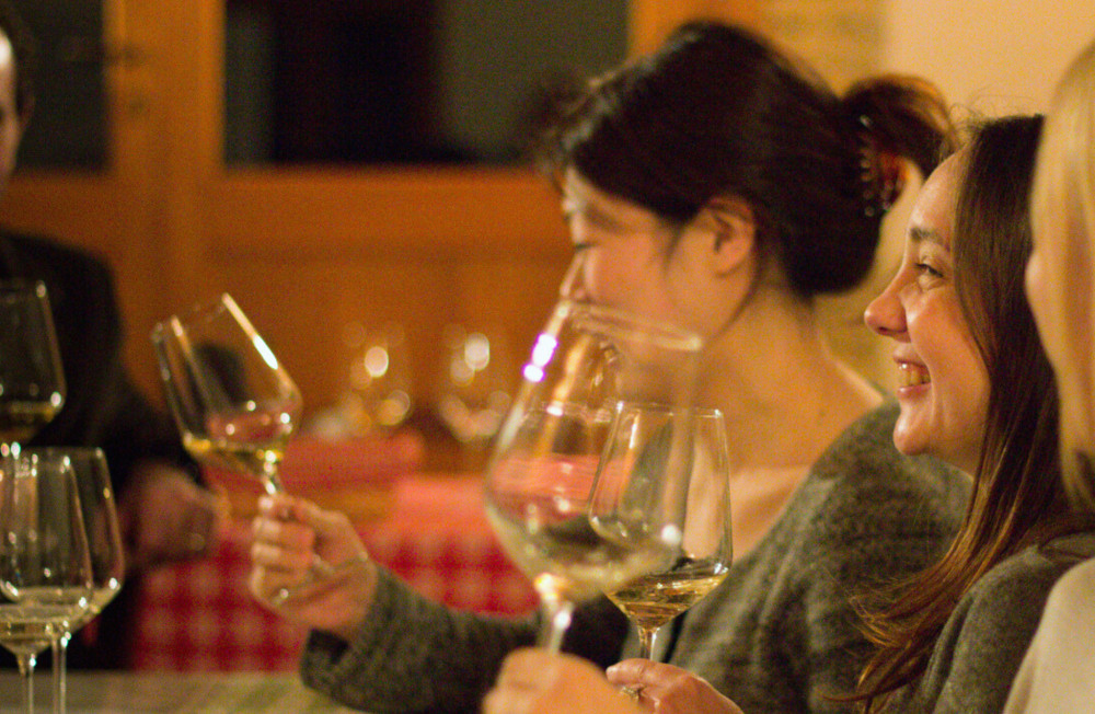 Small Group: Wine Tasting near the Aquarium of Genoa
