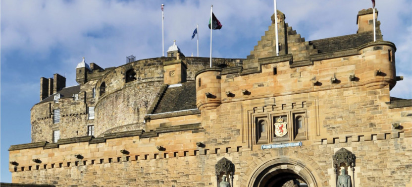 Royal Edinburgh Ticket: all 3 city tours plus Royal attractions entrances.