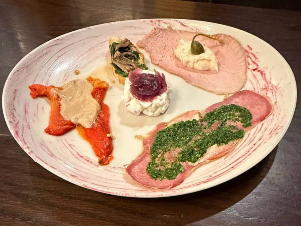 Small Group Piedmontese Tapas with Wine Tasting in Turin
